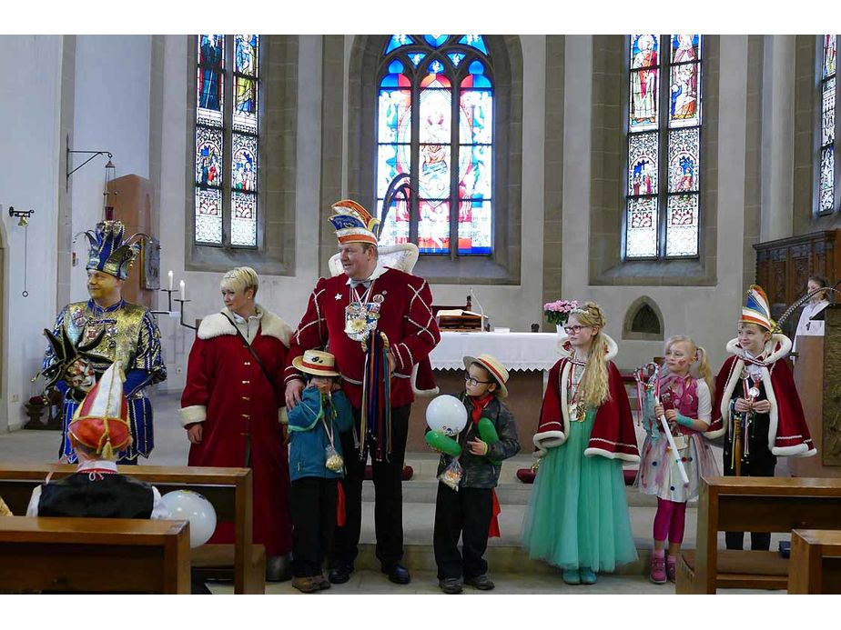 Naumburger Prinzenpaare mit Hofnarren besuchen den Kindergottesdienst (Foto: Karl-Franz Thiede)